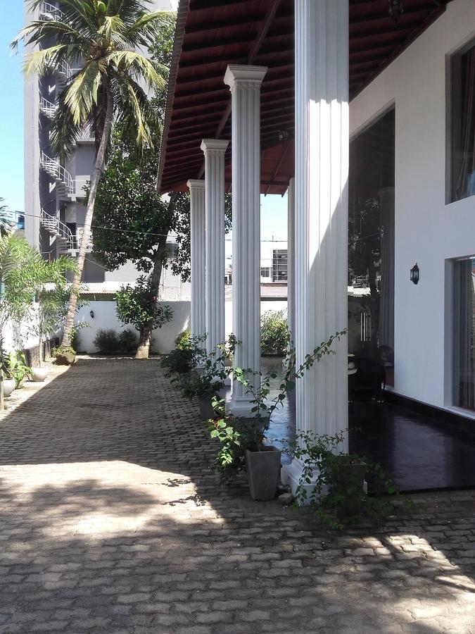 The Kingston Hotel Kiribathgoda Exterior photo